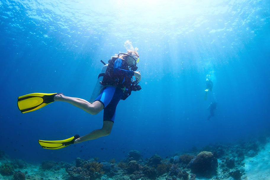 discover scuba diver